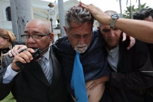 Bạo động tại Venezuela, nhiều nghị sĩ bị thương