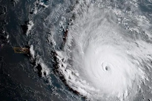 Siêu bão lịch sử Đại Tây Dương tiến về nước Mỹ