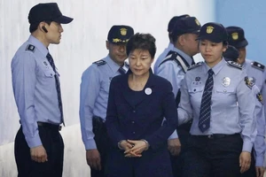 Bà Park Geun-hye muốn gánh tội thay cấp dưới