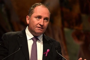 Phó Thủ tướng Úc bị tước tư cách nghị sĩ Quốc hội