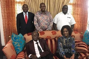 Tổng thống Zimbabwe giữ gia sản khủng, không bị truy tố