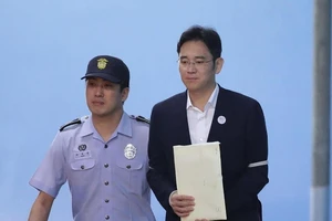 Hàn Quốc chấn động vì 'thái tử' Samsung được trả tự do