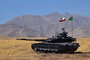 Iran trình làng xe tăng giống T-90MS của Nga