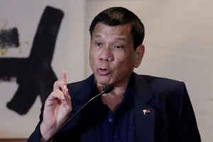 Ông Duterte: 'Không thể ngăn TQ xây đảo vì TQ quá mạnh'