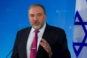 Israel dọa phá hủy hệ thống phòng không Syria