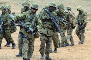 Nhật tính điều quân đội để đối phó tên lửa Triều Tiên