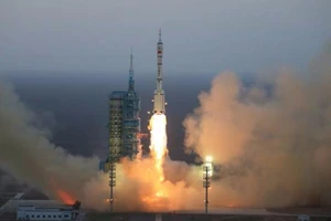 Trung Quốc phóng tàu chở hàng đầu tiên lên không gian