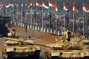 Ấn Độ cho phép mua khẩn vũ khí lo chiến tranh ngắn hạn
