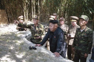 Ông Kim Jong-un bí mật thăm đơn vị áp sát Hàn Quốc?