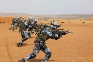 TQ tập trận bắn đạn thật lần đầu tại căn cứ châu Phi