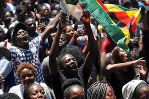 Nam Phi bối rối vì diễn biến phức tạp tại Zimbabwe