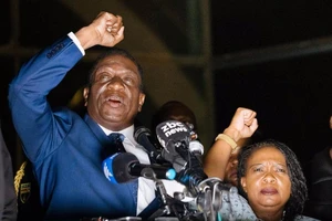 Dân Zimbabwe vỡ òa chào đón tổng thống tương lai