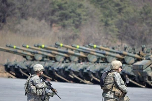 Lo Triều Tiên, Hàn Quốc hoãn tập trận chung với Mỹ