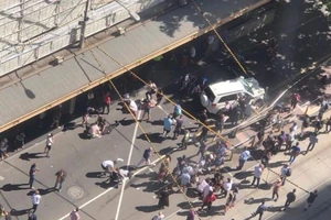 Nghi khủng bố ở Úc: 'Xe điên' đâm 15 người bị thương