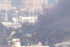 Trực thăng quân sự Nhật rơi vào khu dân cư