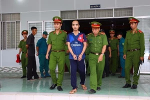 Đã quỵt tiền hát còn đâm chủ quán thủng bụng