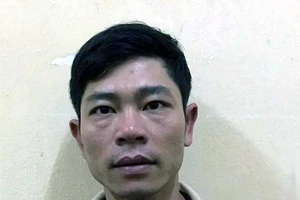 Dùng clip nóng tống tiền bạn tình 