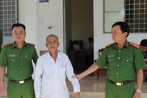 Khởi tố người đàn ông 73 tuổi hiếp dâm hai chị em ruột