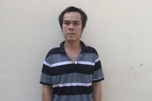 Nửa đêm sang nhà xóm hiếp dâm cụ bà 72 tuổi