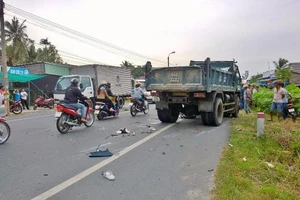 Vượt xe khách, thanh niên tông xe tải tử vong