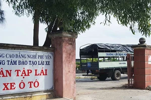 Vụ bằng lái xe dỏm: Đình chỉ tuyển sinh 3 tháng