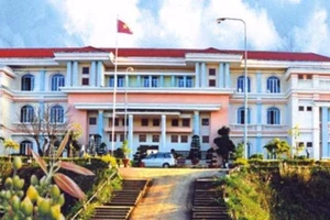 Chạy 1 chân giáo viên trường huyện hết 220 triệu đồng?