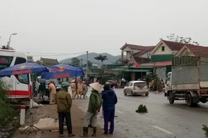 Bà mất, cháu bị thương sau va chạm với ô tô