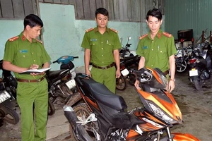 2 nhóm hỗn chiến, 1 súng rơi tại hiện trường