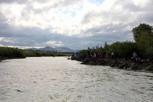 600 người đổ đi tìm 3 học sinh lớp 9 mất tích