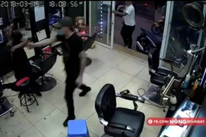 Nổ súng trong tiệm cắt tóc, một người nhập viện