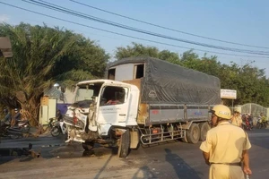 Tài xế xe tải nguy kịch sau tai nạn ở Củ Chi