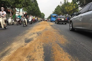 Vệt nhớt dài 500 m ở Gò Vấp làm cả chục xe máy ngã nhào