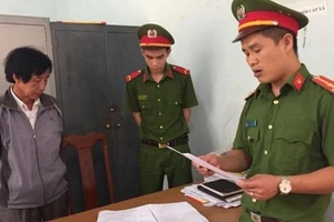 Bắt hiệu trưởng bị tố nhận tiền 'chạy việc'