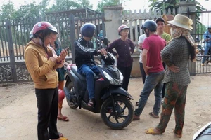 Rộ tin đồn vỡ nợ, dân kéo đến công ty lấy tài sản