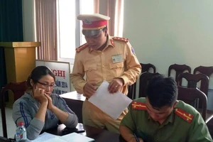 Đưa clip lên mạng nói xấu CSGT, bị cảnh cáo