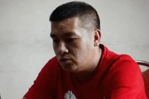 Bắt giữ 1 người Trung Quốc trộm tiền cùng 'kho' thẻ ATM giả