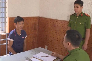 Nghe vợ bị đánh, chồng cầm dao đi trả thù