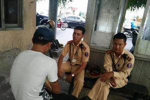 Cứu kịp 1 thanh niên nhảy cầu vì thua cá độ World Cup 