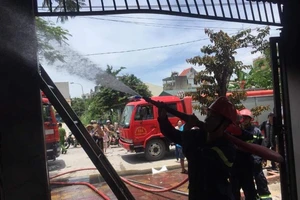 Quảng Ninh: Xưởng cơ khí bị 'bà hỏa' tấn công