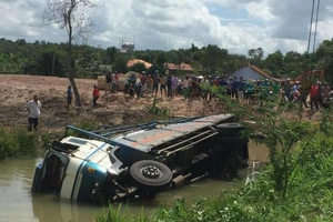 Tai nạn kinh hoàng ở Bình Dương, 3 người tử nạn 