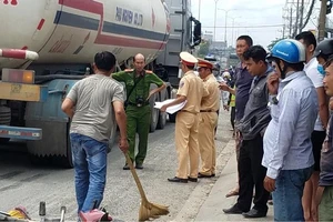 Quận 12: Người đàn ông chết thảm dưới bánh xe bồn 