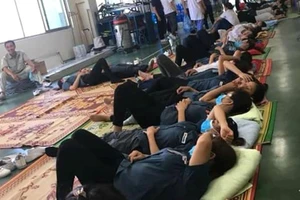 Sa thải bảo vệ ngăn công nhân trả lời báo chí