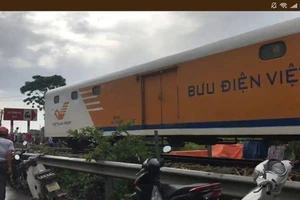 Tàu lửa tông ô tô ở Nam Định, nhiều người thương vong