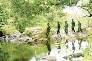 Mang ma túy thuê sang Trung Quốc, bị biên phòng bắt giữ