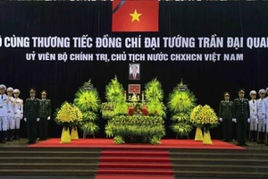 Hàng ngàn người tiễn đưa linh cữu Chủ tịch nước Trần Đại Quang