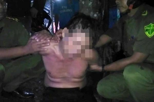 Bị đưa đến bệnh viện tâm thần, người đàn ông gây náo loạn