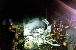 Container chở mủ cao su cháy phừng phừng trên quốc lộ 14