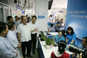 Bí thư Nguyễn Thiện Nhân gặp gỡ cử tri quận 2 và 4