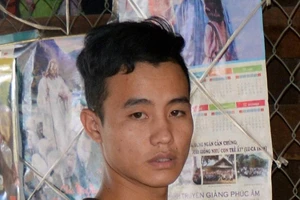 Xông vào nhà bịt miệng 1 phụ nữ, cướp 3 điện thoại