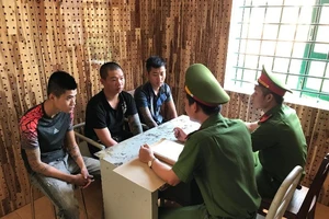 Bắt giữ nhóm người từ Hà Nội vào Đắk Nông cho vay lãi nặng